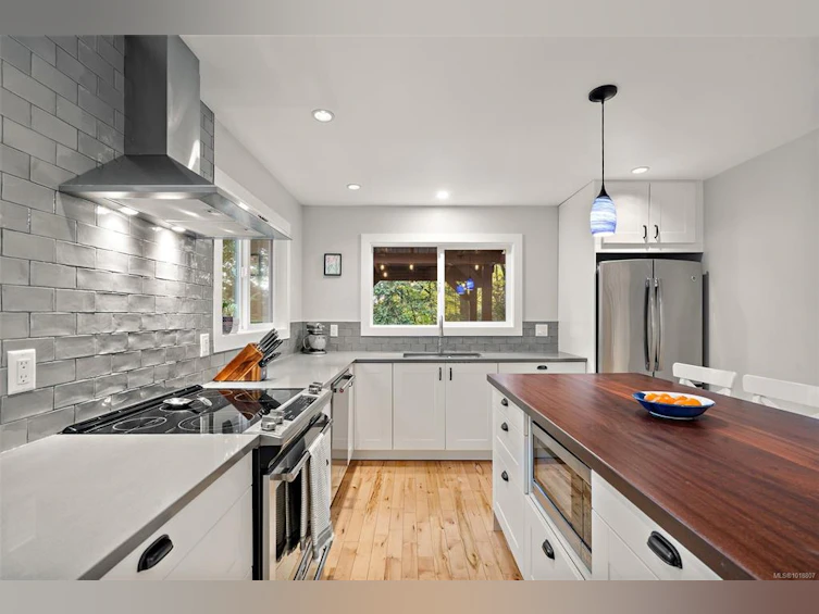 1409 Hillgrove Road, North Saanich, BC, V8L 5K6 - 4