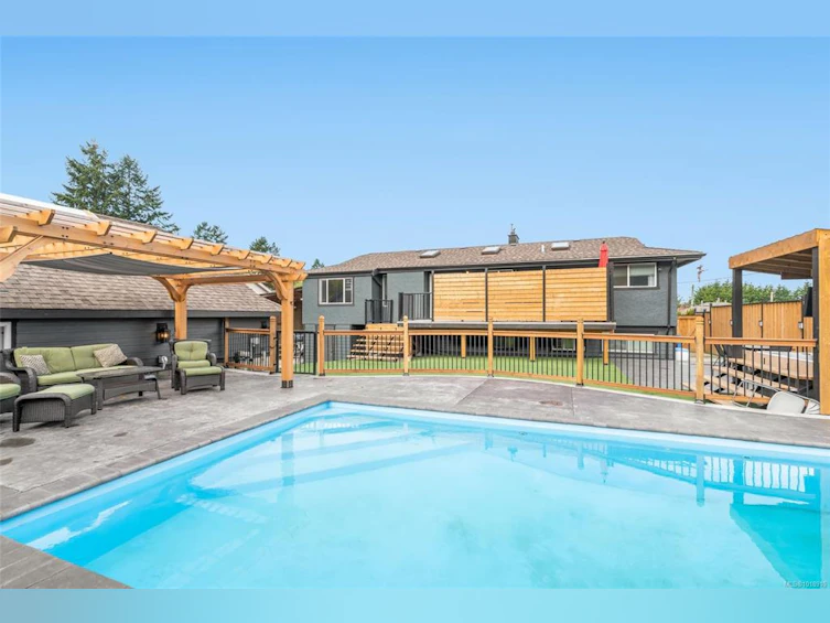 6425 Dover Road, Nanaimo, BC, V9V 1A7 - 2