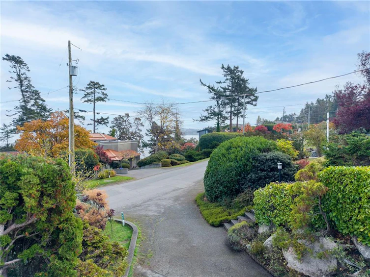 4490 Shore Way, Saanich, BC, V8N 3V2 - 54