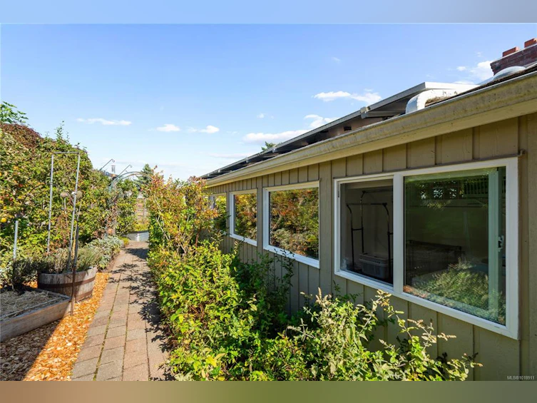 4490 Shore Way, Saanich, BC, V8N 3V2 - 38