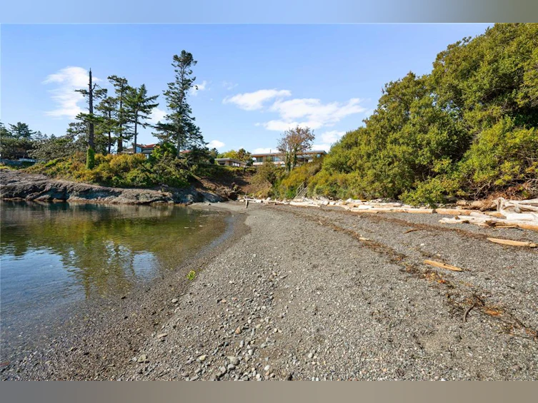 4490 Shore Way, Saanich, BC, V8N 3V2 - 69