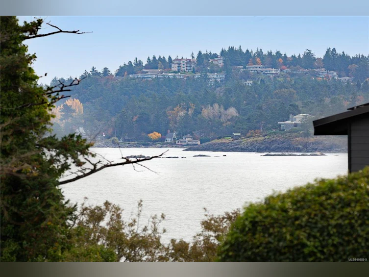 4490 Shore Way, Saanich, BC, V8N 3V2 - 59