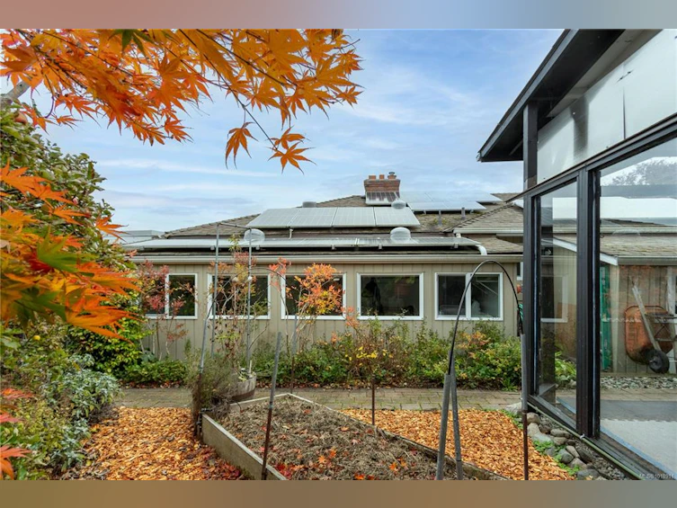 4490 Shore Way, Saanich, BC, V8N 3V2 - 40