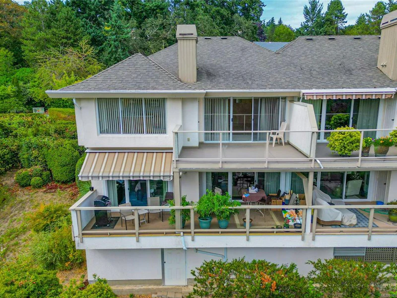8 - 895 Royal Oak Avenue, Saanich BC V8X 3T3