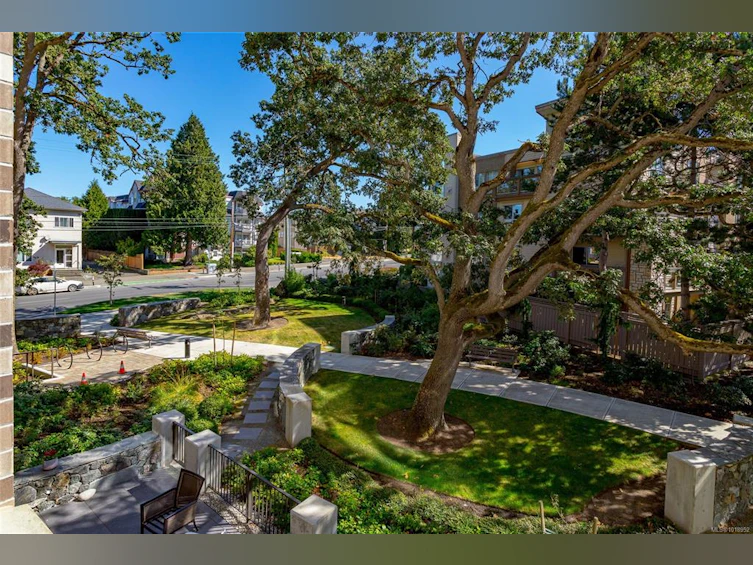203-1201 Fort Street, Victoria, BC, V8V 3L1 - 34