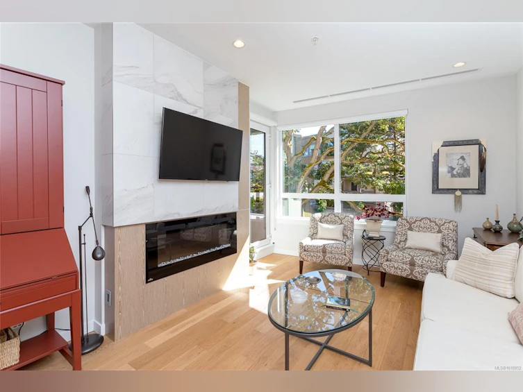 203-1201 Fort Street, Victoria, BC, V8V 3L1 - 2