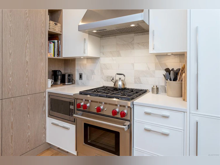 203-1201 Fort Street, Victoria, BC, V8V 3L1 - 11