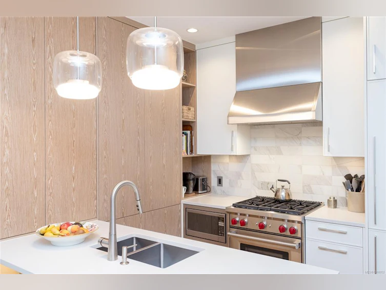 203-1201 Fort Street, Victoria, BC, V8V 3L1 - 10