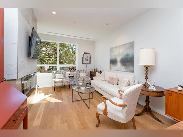 203-1201 Fort Street, Victoria, BC, V8V 3L1 - 3