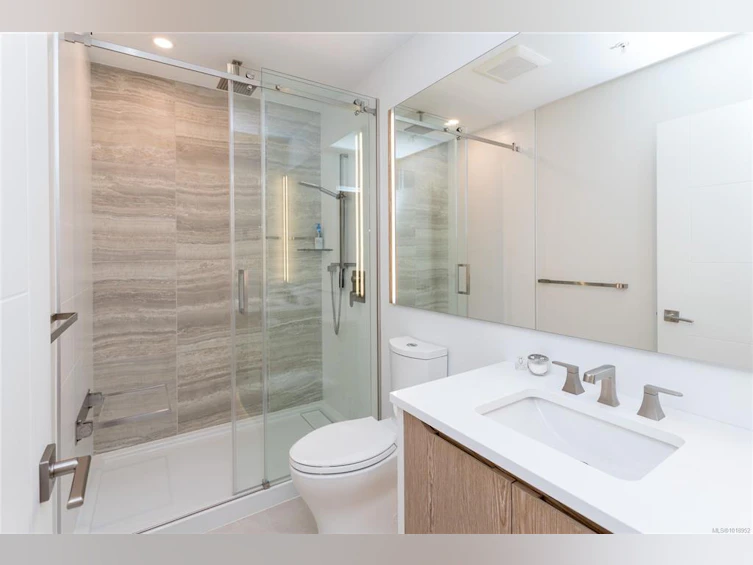 203-1201 Fort Street, Victoria, BC, V8V 3L1 - 17