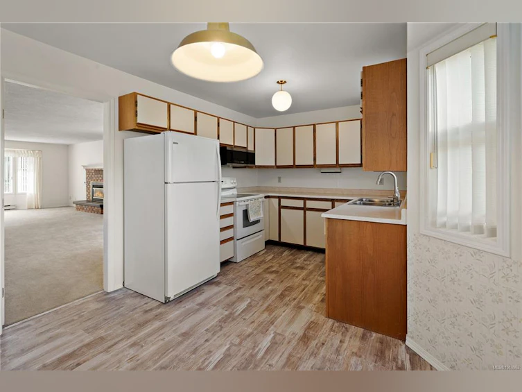 10288 Cleveland Road, Sidney, BC, V8L 4X9 - 12