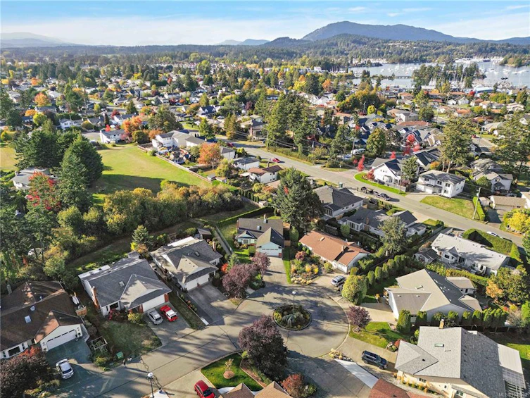 10288 Cleveland Road, Sidney, BC, V8L 4X9 - 45