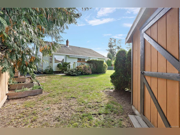 10288 Cleveland Road, Sidney, BC, V8L 4X9 - 31