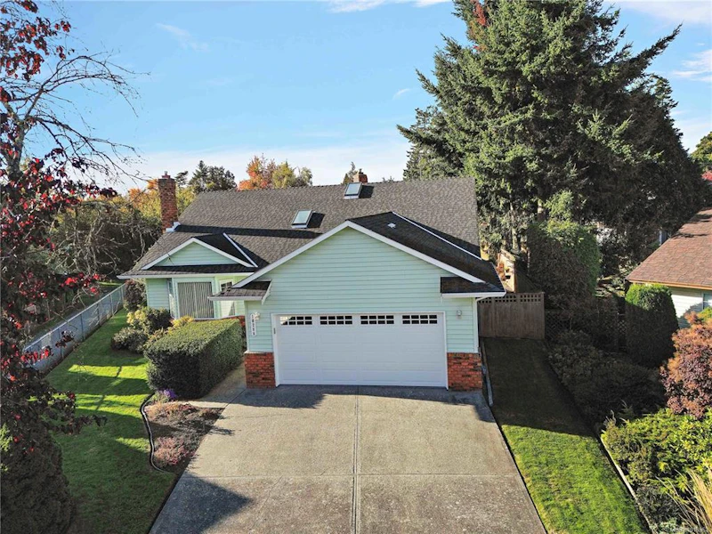 10288 Cleveland Road, Sidney BC V8L 4X9