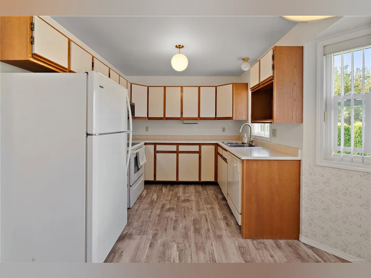 10288 Cleveland Road, Sidney, BC, V8L 4X9 - 11