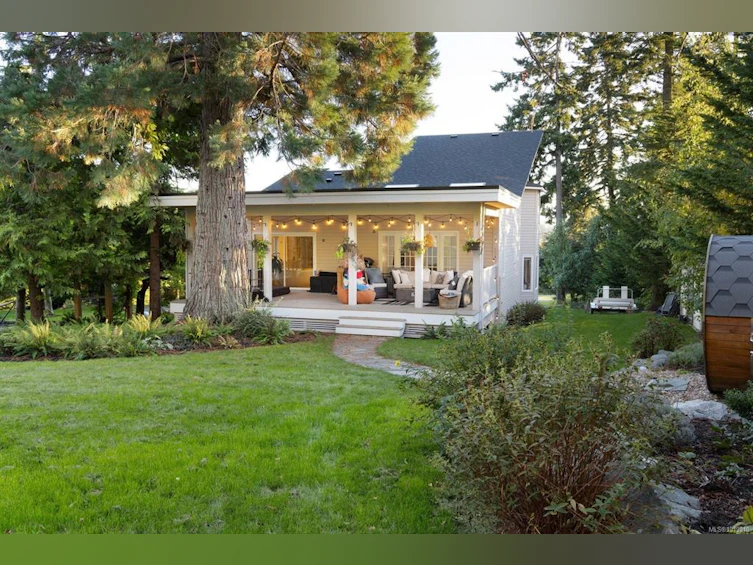 11321 Chalet Road, North Saanich, BC, V8L 5M1 - 8