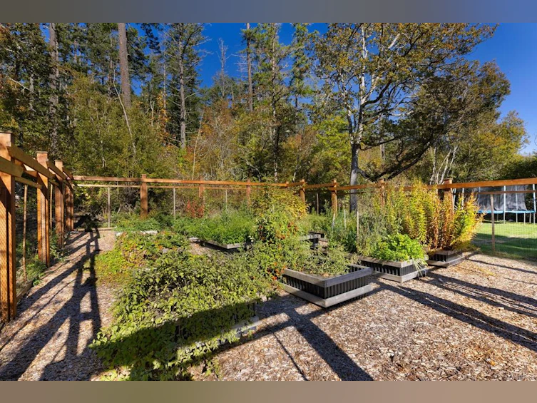 11321 Chalet Road, North Saanich, BC, V8L 5M1 - 48