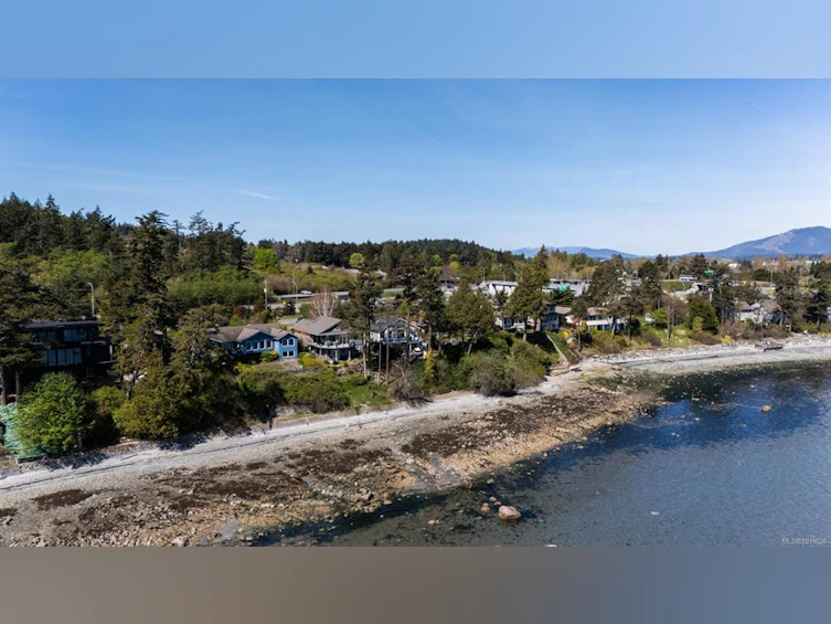 9055 Lochside Drive, North Saanich, BC, V8L 1N1 - 35