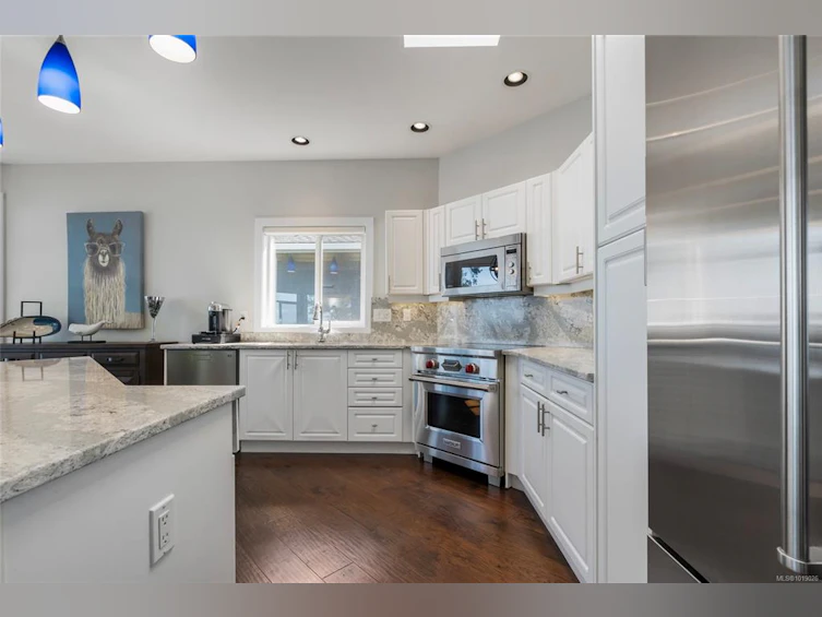 9055 Lochside Drive, North Saanich, BC, V8L 1N1 - 10