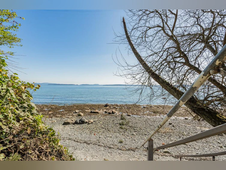 9055 Lochside Drive, North Saanich, BC, V8L 1N1 - 37