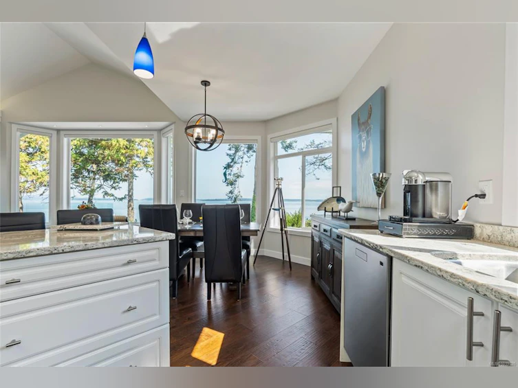 9055 Lochside Drive, North Saanich, BC, V8L 1N1 - 11