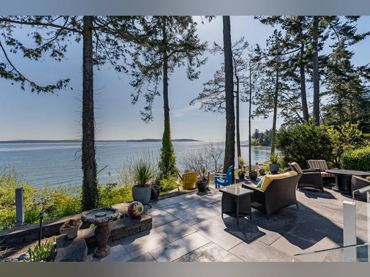 9055 Lochside Drive, North Saanich, BC, V8L 1N1 - 2