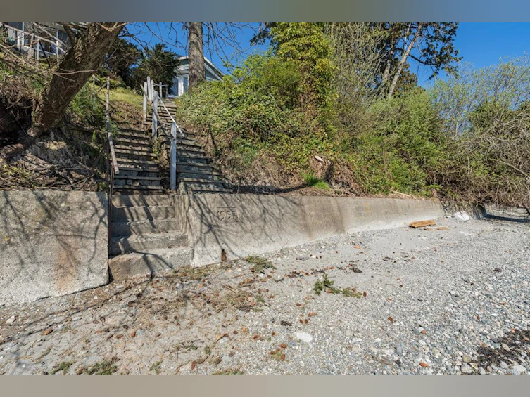9055 Lochside Drive, North Saanich, BC, V8L 1N1 - 40