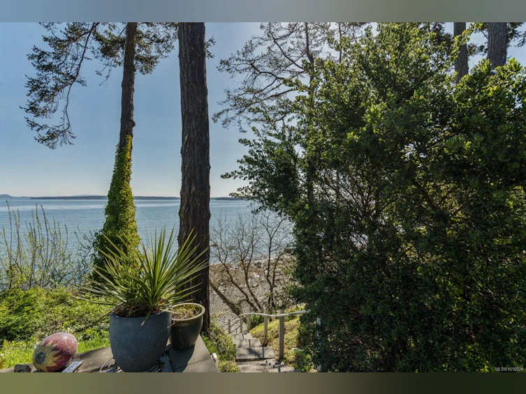 9055 Lochside Drive, North Saanich, BC, V8L 1N1 - 36