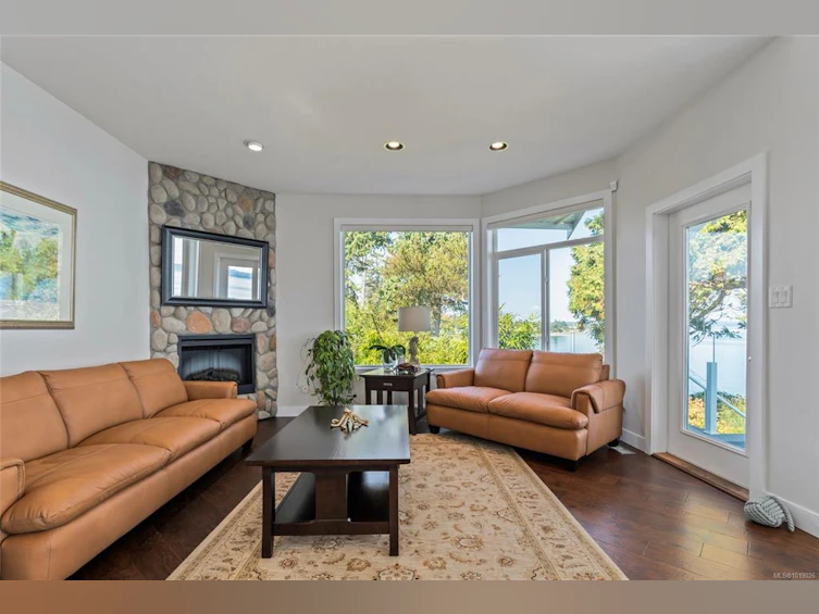 9055 Lochside Drive, North Saanich, BC, V8L 1N1 - 9