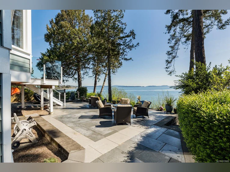 9055 Lochside Drive, North Saanich, BC, V8L 1N1 - 3