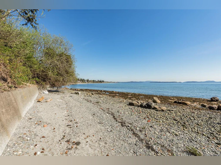 9055 Lochside Drive, North Saanich, BC, V8L 1N1 - 38