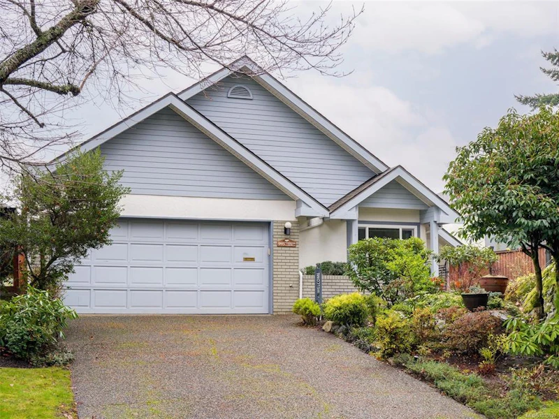 993 Scottswood Close, Saanich BC V8Y 2V1