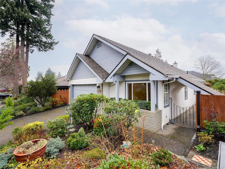 993 Scottswood Close, Saanich, BC, V8Y 2V1 - 25