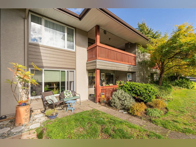 114-10110 Fifth Street, Sidney, BC, V8L 2X9