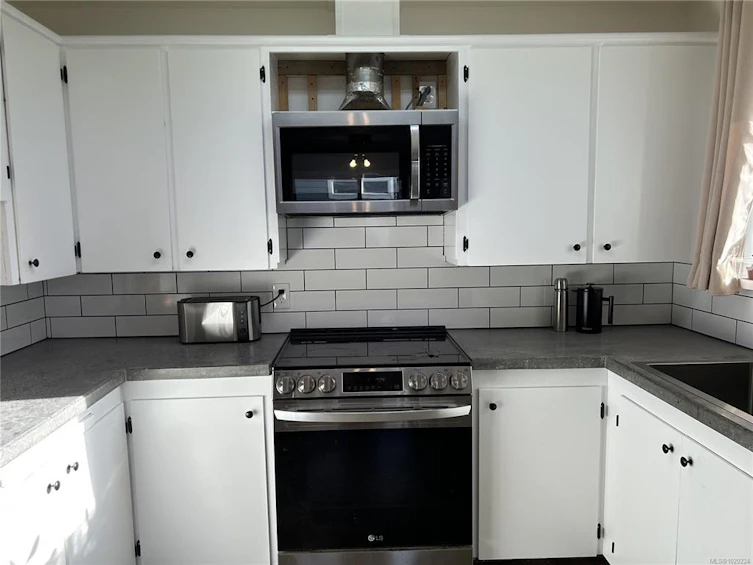 3620 S Island Highway, Campbell River, BC, V9W 1E6 - 3