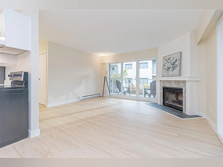 215-3277 Quadra Street, Saanich, BC, V8X 4W9 - 15