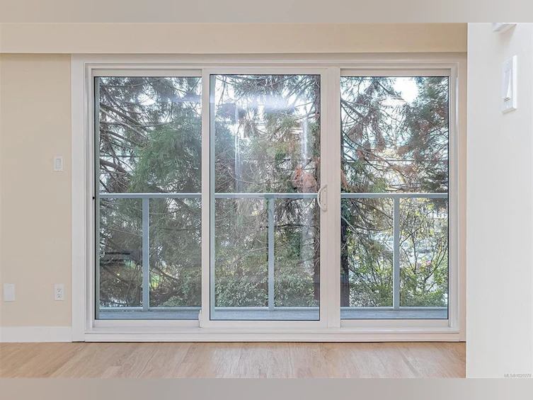 215-3277 Quadra Street, Saanich, BC, V8X 4W9 - 12