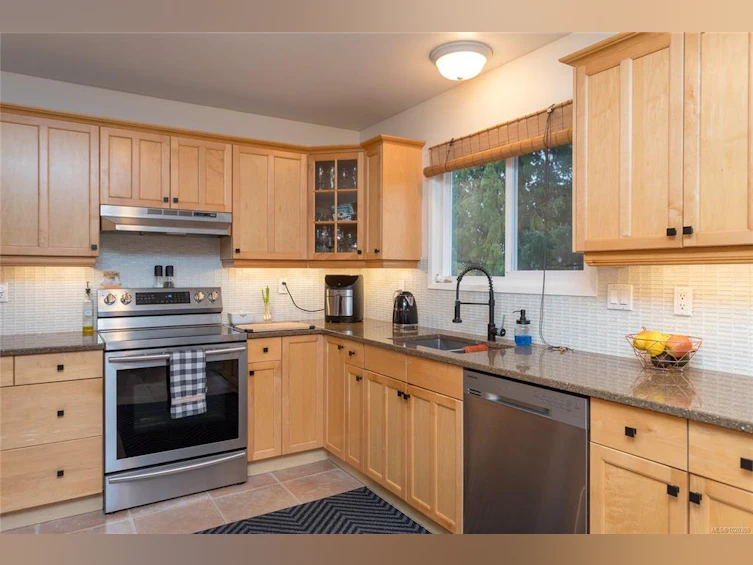 9583 Christine Place, Sidney, BC, V8L 2S7 - 12
