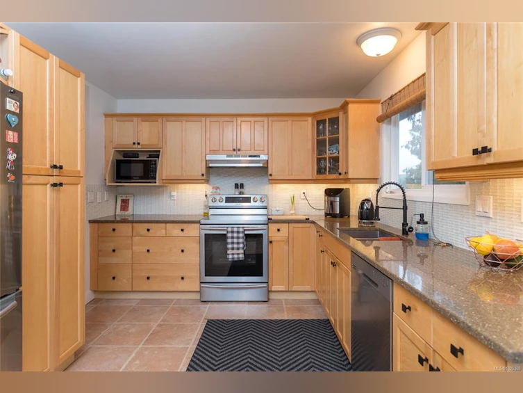 9583 Christine Place, Sidney, BC, V8L 2S7 - 11