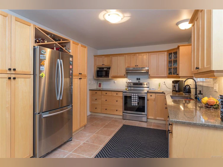 9583 Christine Place, Sidney, BC, V8L 2S7 - 10