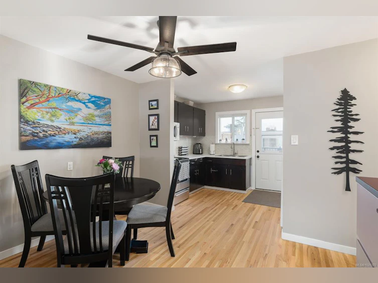 9579 Epco Drive, Sidney, BC, V8L 2T1 - 8