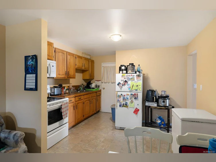 9579 Epco Drive, Sidney, BC, V8L 2T1 - 32