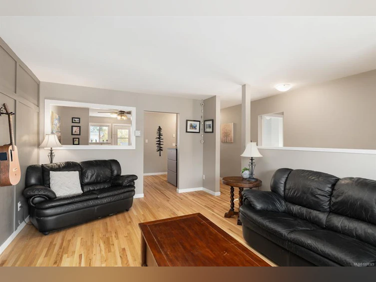 9579 Epco Drive, Sidney, BC, V8L 2T1 - 2