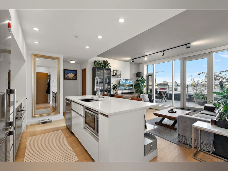 604-989 Johnson Street, Victoria, BC, V8V 0E3
