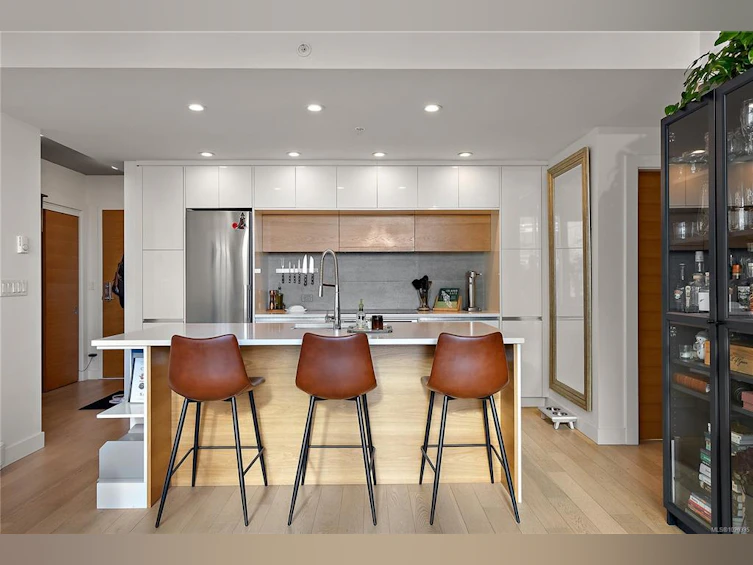 604-989 Johnson Street, Victoria, BC, V8V 0E3 - 2