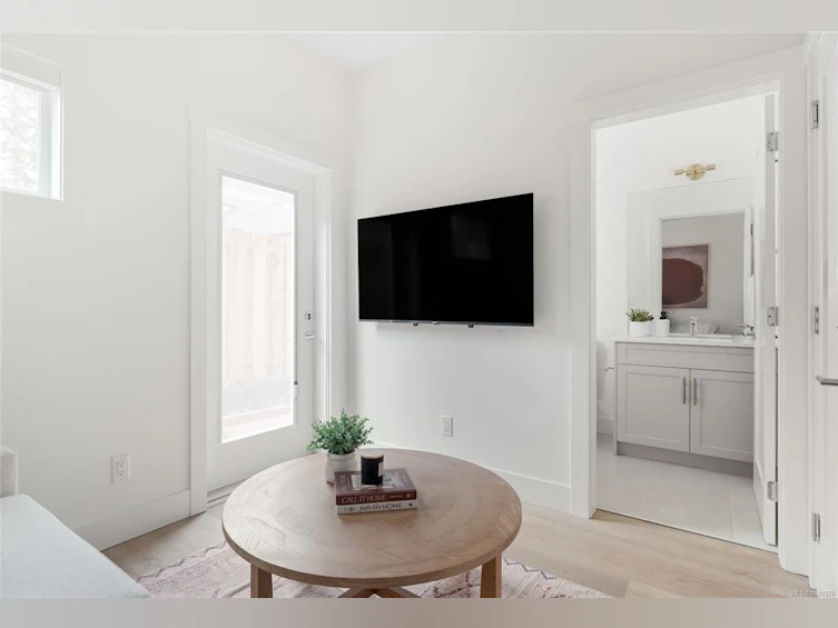 7-2538 Shelbourne Street, Victoria, BC, V8R 4L5 - 30