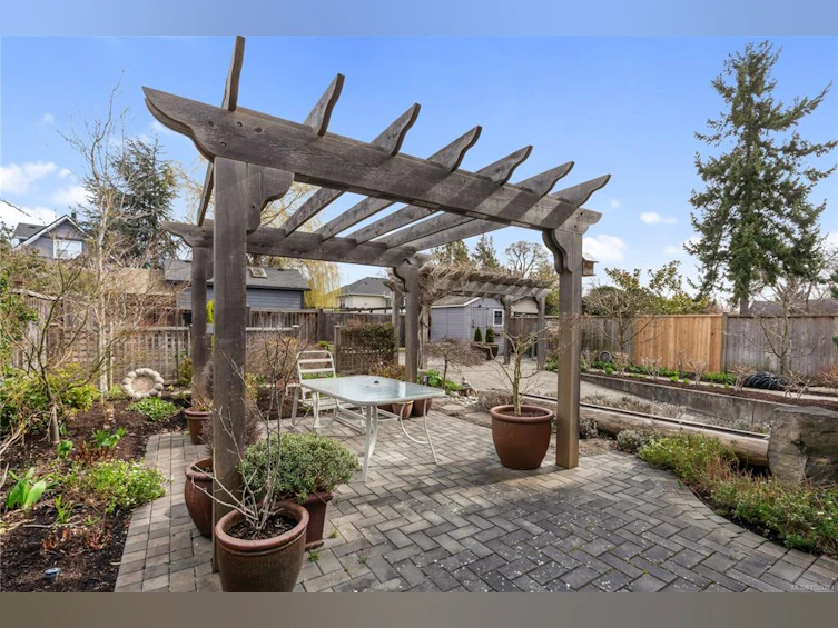2443 Florence Street, Oak Bay, BC, V8R 5E7 - 45