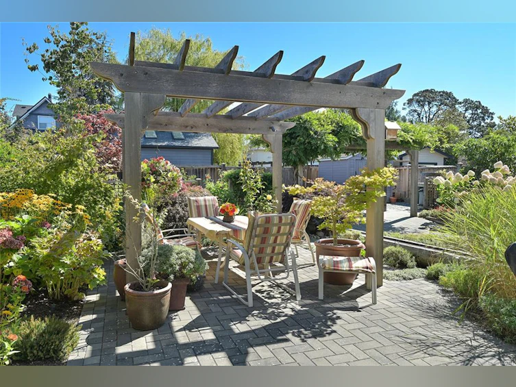 2443 Florence Street, Oak Bay, BC, V8R 5E7 - 42