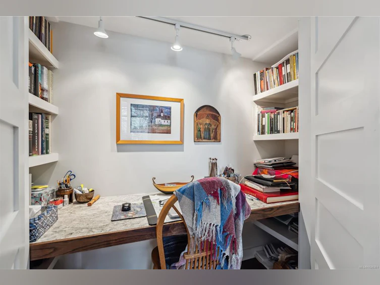 2443 Florence Street, Oak Bay, BC, V8R 5E7 - 35