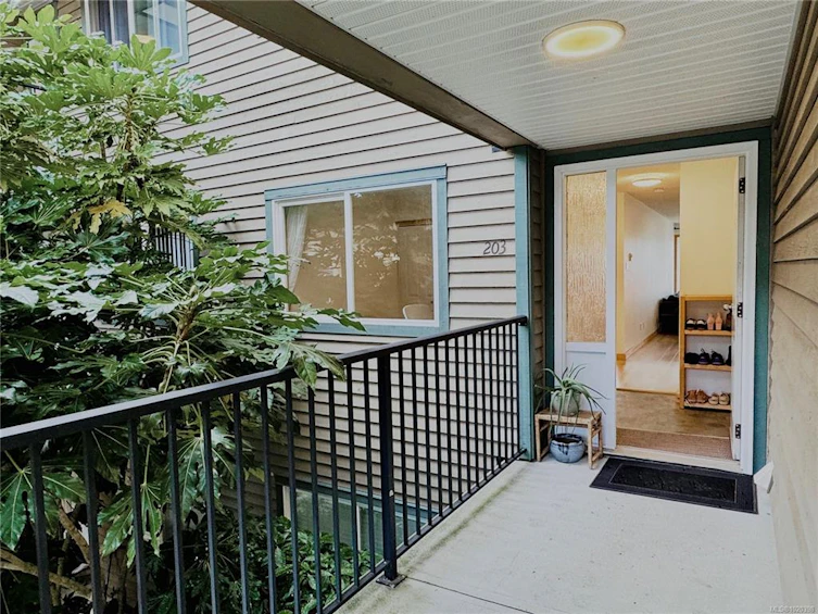 203-250 Hemlock Street, Ucluelet, BC, V0R 3A0 - 2